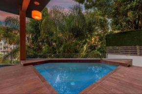 476 Modern living with Pool - sleeps 11
